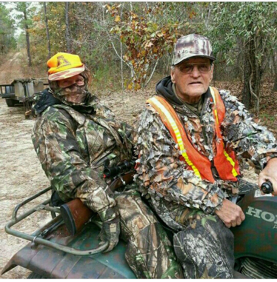 ThickBrushOutdr's tweet photo. #FBF My FIL &amp; my dad. One falls asleep all the time &amp; one can't shoot straight. Perfect for my lease. #hunting https://t.co/dREpIfjxSq