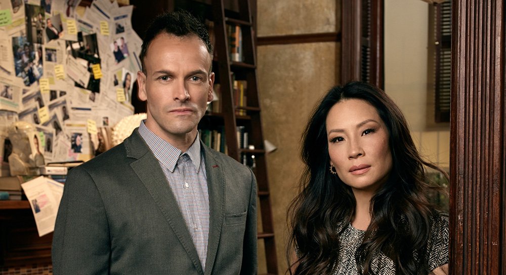 Elementary_CBS's tweet photo. BREAKING NEWS: #Elementary has been officially renewed for Season 5! 👏😃👍 https://t.co/13V0U7y61x https://t.co/sFptI0a1kj