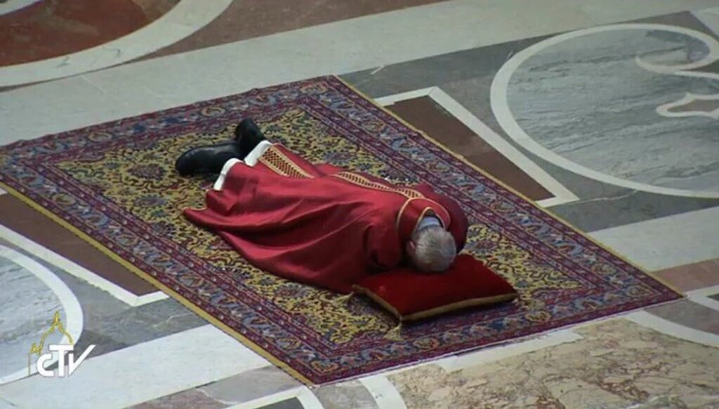 duanyer's tweet photo. Aladin est encore rentré bourré sur son tapis volant. https://t.co/bTvpz9rrG8