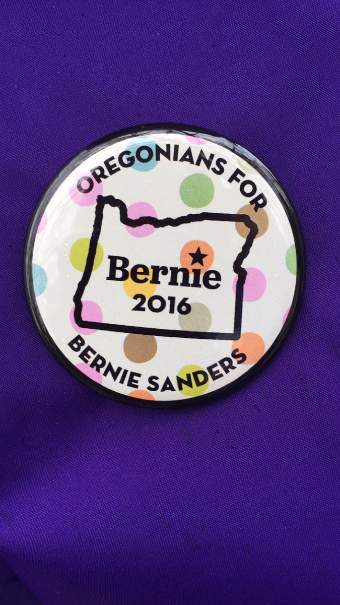 beccamacncheese's tweet photo. Feelin' the Bern w/ @sierra_fresh #PortlandForBernie https://t.co/2DfSoIfpTX
