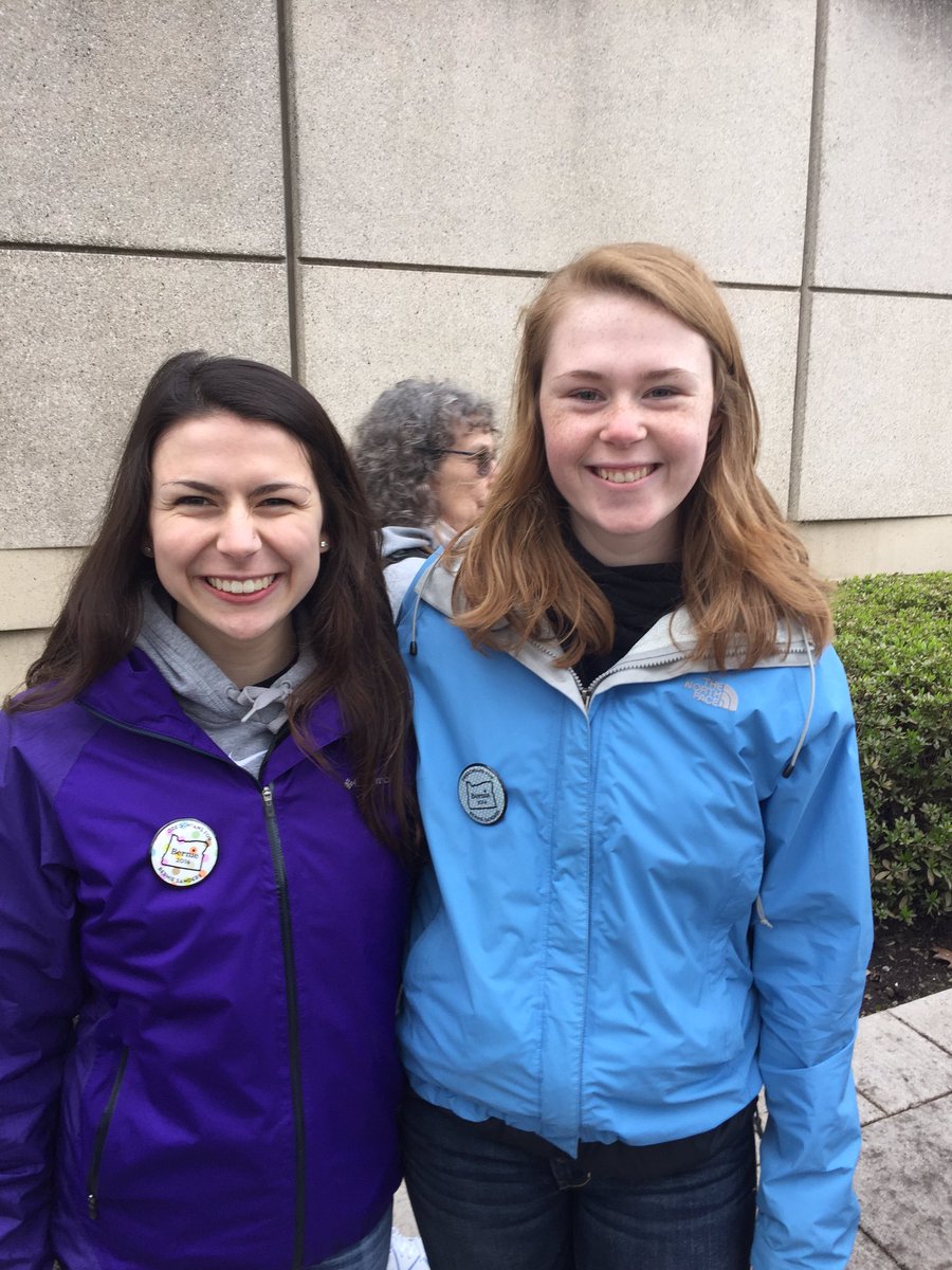 beccamacncheese's tweet photo. Feelin' the Bern w/ @sierra_fresh #PortlandForBernie https://t.co/2DfSoIfpTX
