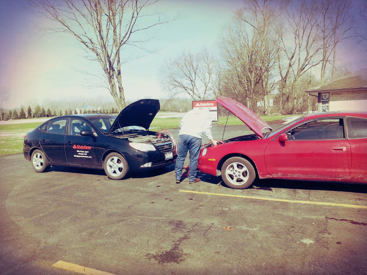 AgentMikeFrank's tweet photo. Jumping cars #likeagoodneighbor today #roscoe #rockton #rockford #rawkford #beloit #WIinsurance #ILinsurance https://t.co/Ow4CBmPZkb