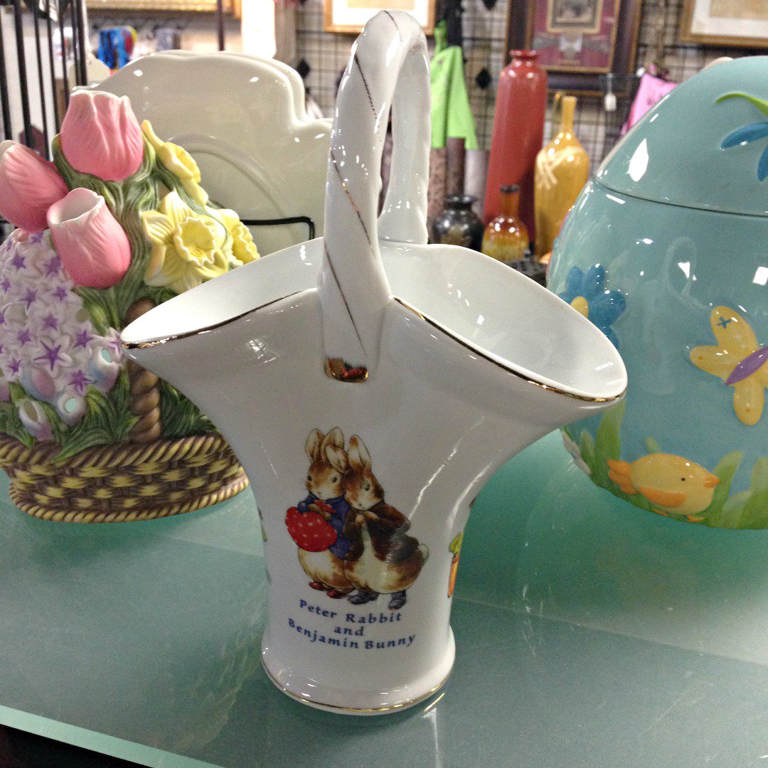 BlueGoodwill's tweet photo. Easter décor spotted at Proctor blue. https://t.co/NkwIY9SIAC