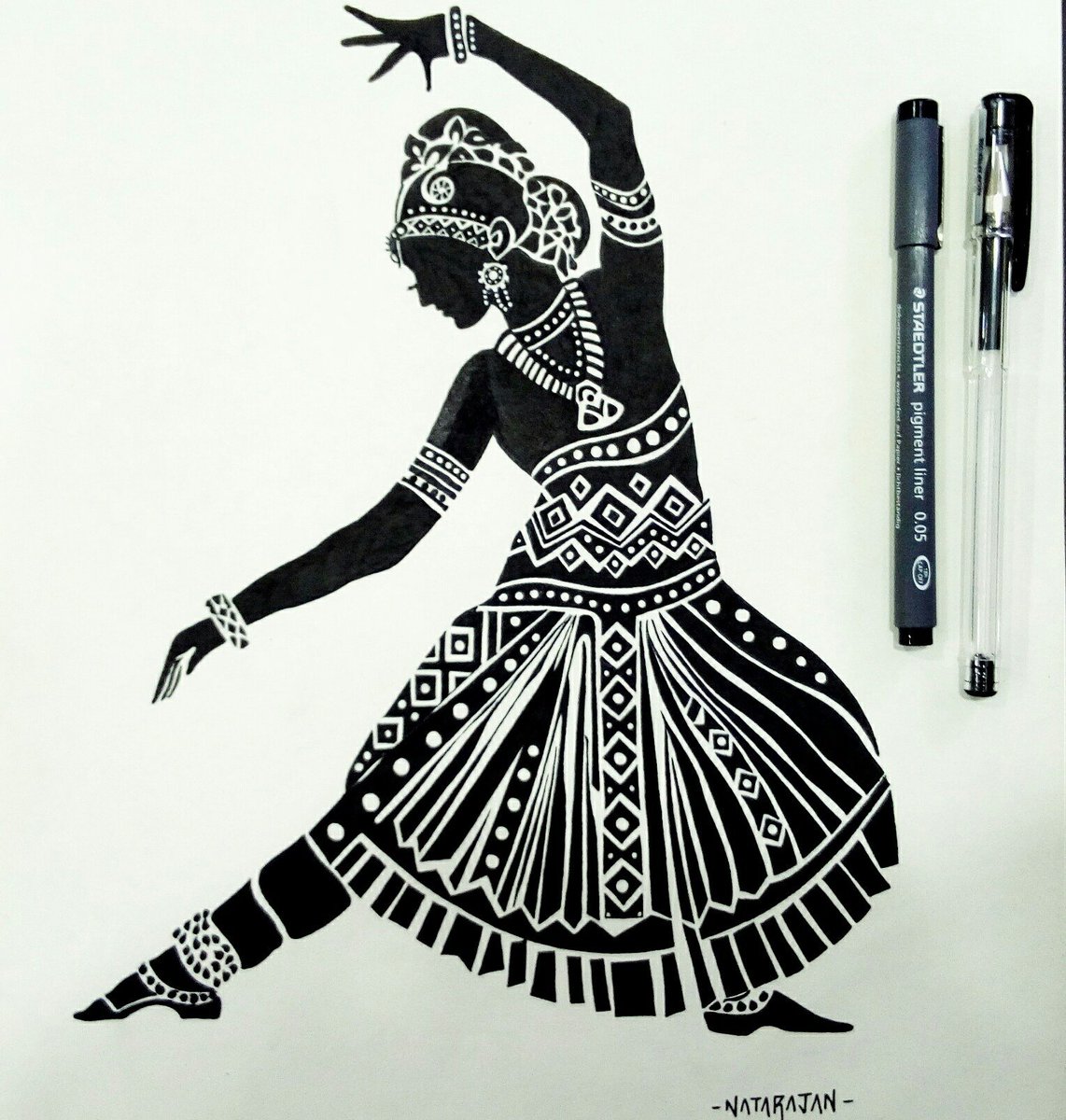 natty185's tweet photo. Dedicated to all the dancers out there 🎆💕 Keep dancing!!
#blackandwhite #bharatanatyam #dancepose #dancers https://t.co/FjtLYVb1wK