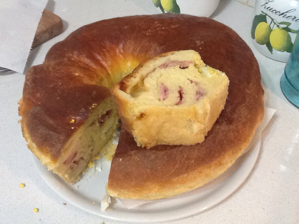 donato_e's tweet photo. Buona pasqua a tutti @DettoFattoRai2 https://t.co/0h8AVaRu6D