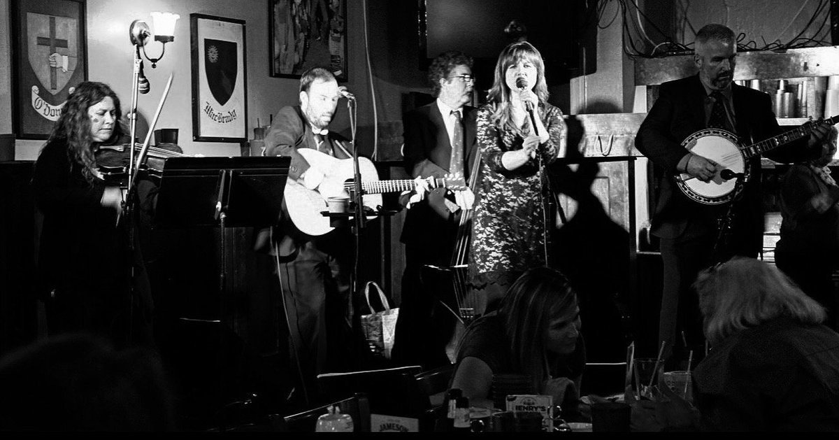 ChurchHillMusic's tweet photo. Thanks to violinist Amy Peterson for joining us last week for our shows! #rvamusicscene #rvamusic https://t.co/937635zqcL