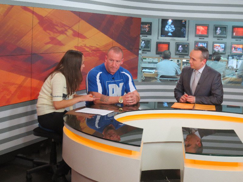 DYNutrition's tweet image. The face you make when she says she doesn’t lift. 

#FitnessHumor #FitHumor