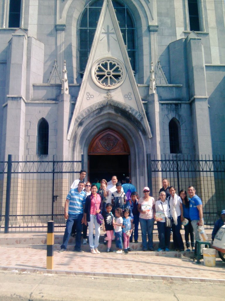 CORPROINTUR's tweet photo. La Fe mueve a #PquiaMiguelPeña- Tradicional #VisitaALos7Templos #SemanaSanta2016 #Alianza #TranCarabobo #Corprointur https://t.co/xjizvStFFs