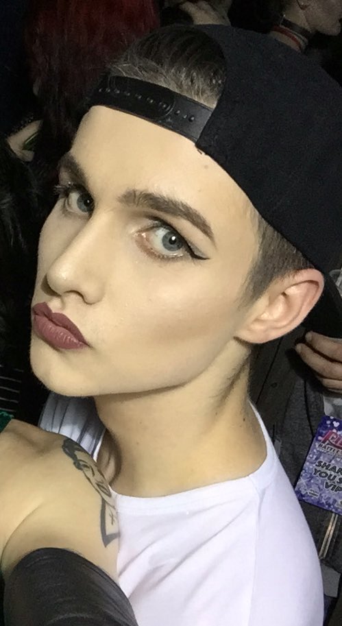 desireolly's tweet photo. @alexander_olly what do you think of my face last night?😘 https://t.co/S1V6aFeSw9