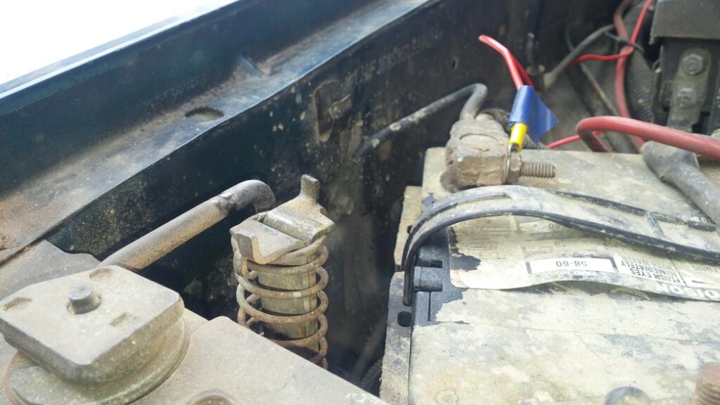 davidntracy's tweet image. My battery just boiled over. Smells horrible! Jeep needs a new alternator. #projectswisscheese #ejs2016 #jeepsafari