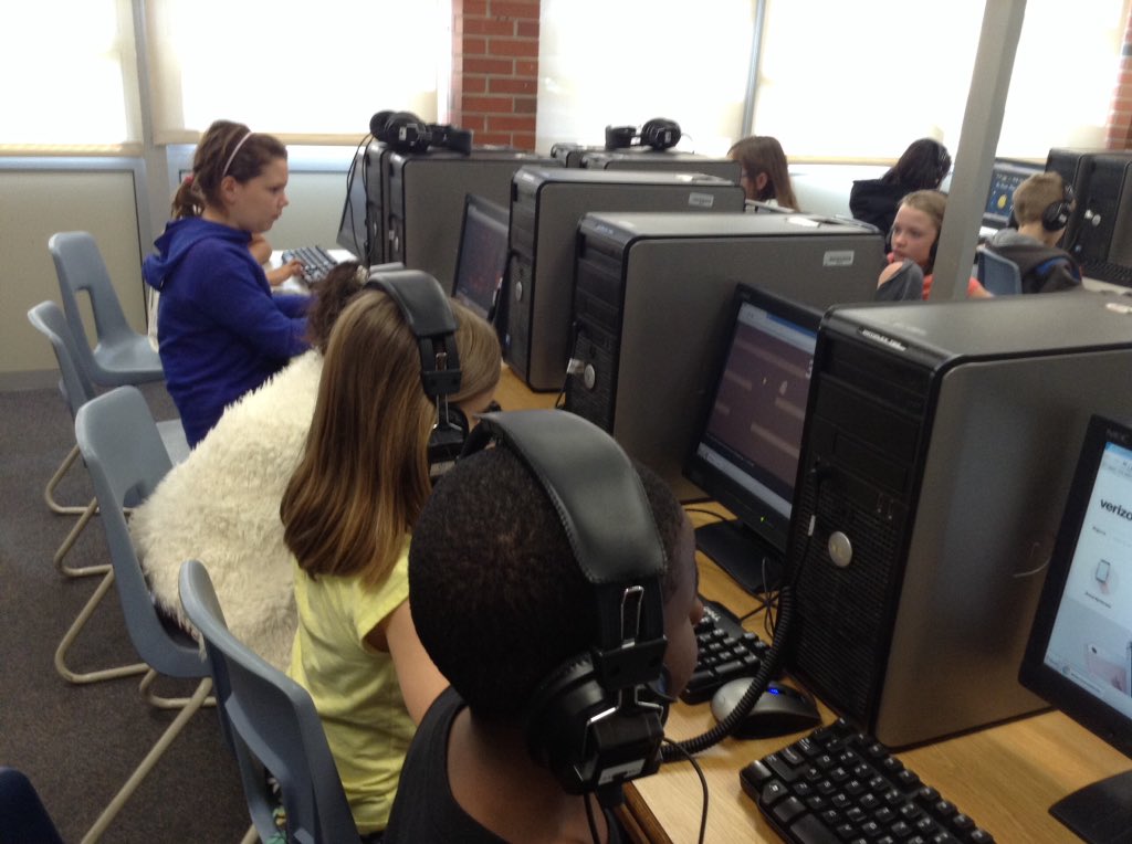 RusComputerlab's tweet image. Taking a "brain break" on this day before Spring Break. Gearing up for exciting digital timelines when we come back!