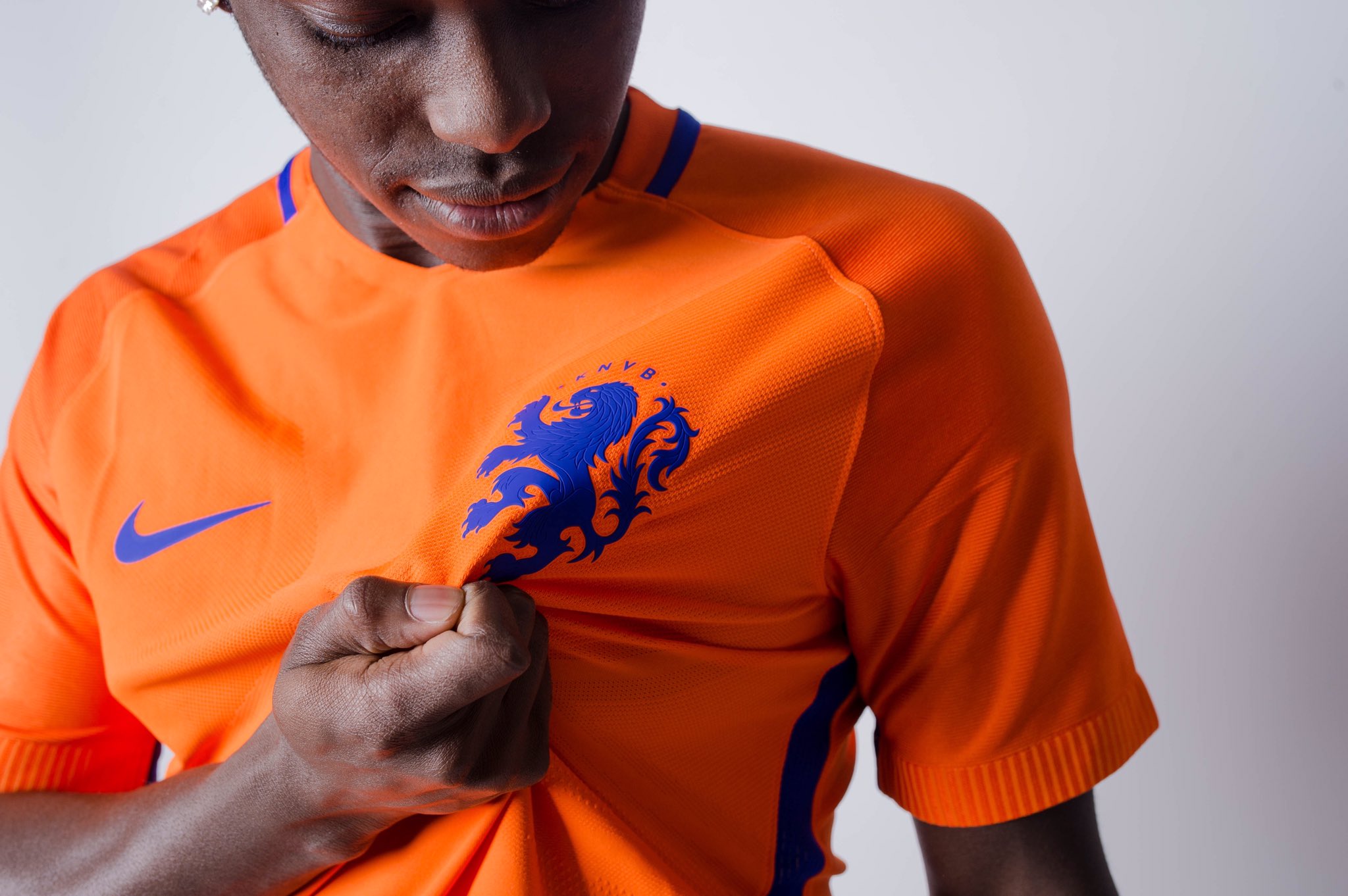 Gesprekelijk schending heuvel Upper 90 Soccer on Twitter: "Brilliant Orange 🍊 #Oranje The 2016  Netherlands home kit, available at https://t.co/ssapJ0sKPF  https://t.co/ccYvpnu5f7" / Twitter