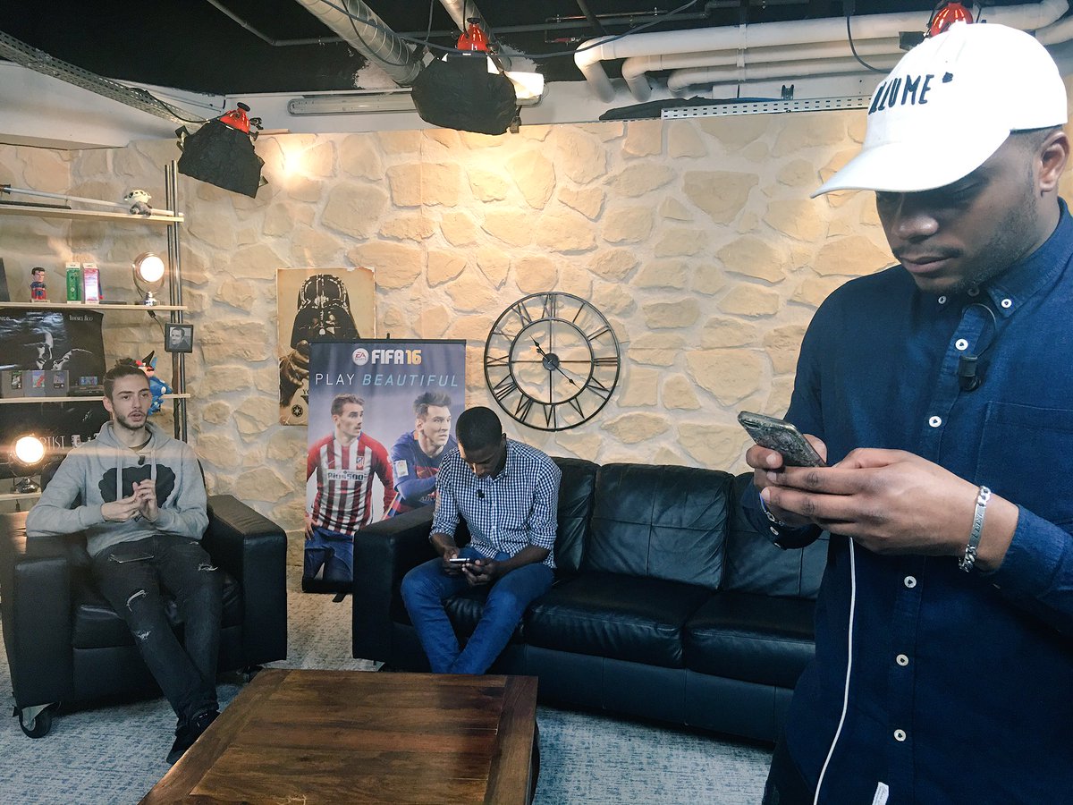 LEFIFASHOW's tweet photo. Tranquille le chat on arriiiiiiive https://t.co/pzWSRfrSQM #FIFASHOW https://t.co/iAaykrZ9pH