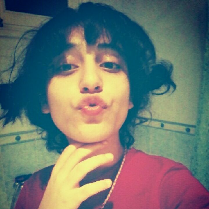 Siliniraouaa's tweet photo. ne regarde jamais en arrière h hhh sauf dans le devoir. ..#lol #blague #foliedujour https://t.co/rXEPS2iQNJ