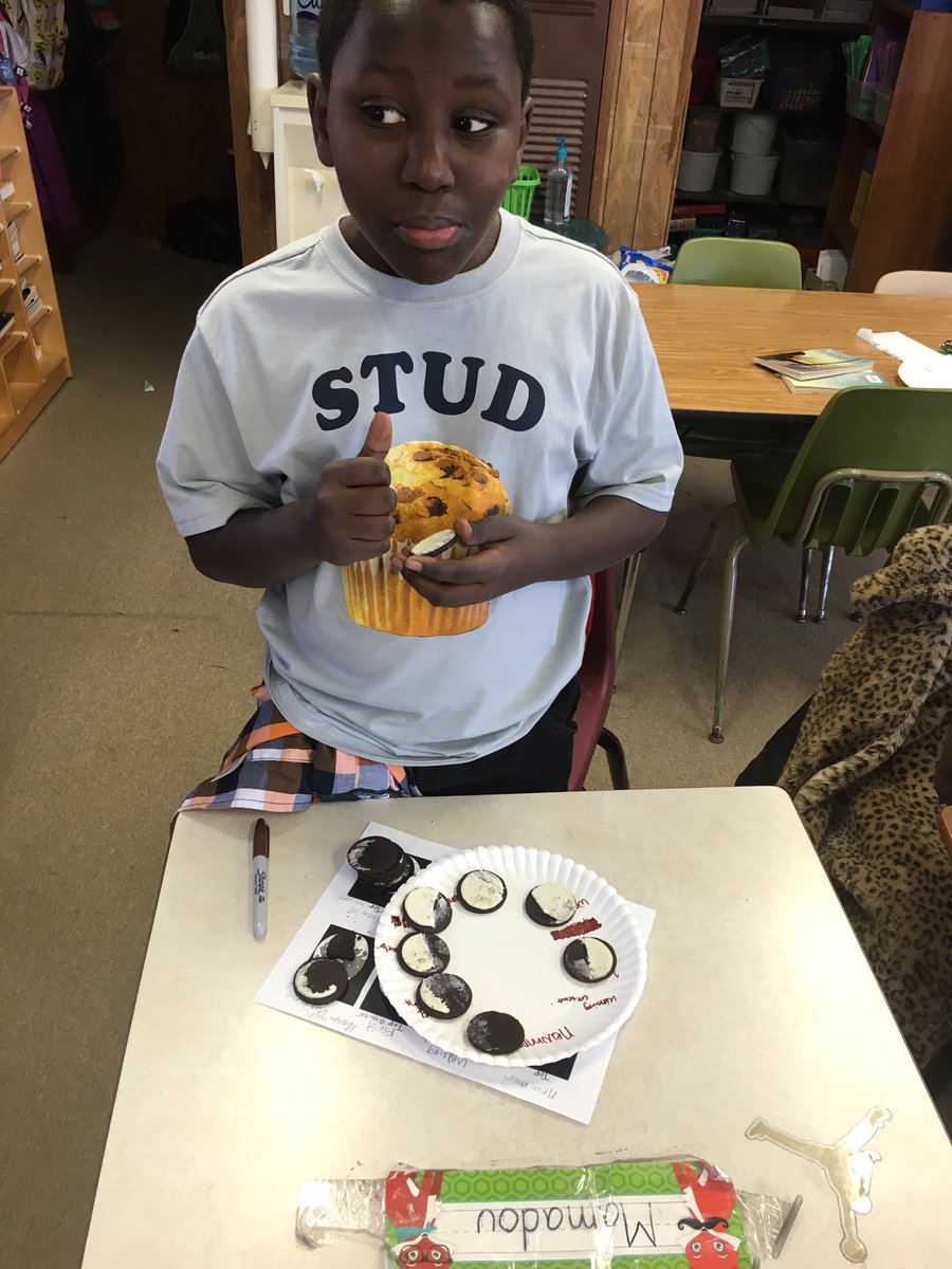 MrsTChristensen's tweet photo. Sometimes the way to our brains is through our stomachs!! π #TheLunarPhases #OreoMoons https://t.co/EEHsWVoyr2