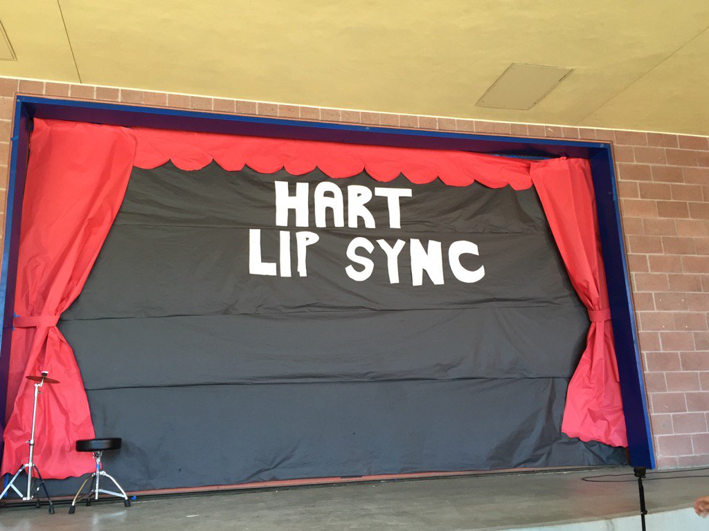 HartHusky1's tweet photo. Excitement is building as Lip Sync finals are about to begin! #pusdedu https://t.co/oBxDL4Qx6A