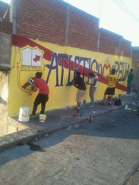 jirohramirez's tweet photo. @FuerzaMonarca aqui esta mi aporte
Mural hecho por la banda de la col.Independencia 
#IgersMonarca
#ConTodaLaFuerza https://t.co/4eQO11BX6r