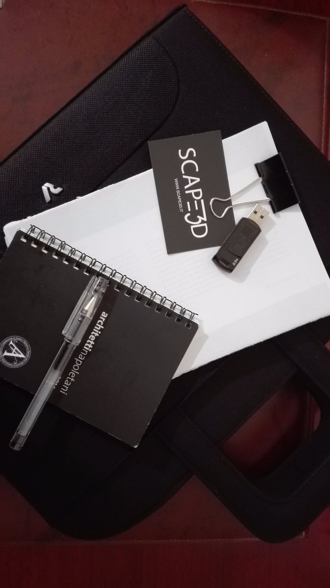 PIERMS's tweet photo. Una #borsa, #tablet, #bigliettodavisita #scape3d, #taccuino, #penna ecco le armi vincenti per una #presentazione https://t.co/611jo3fOHd