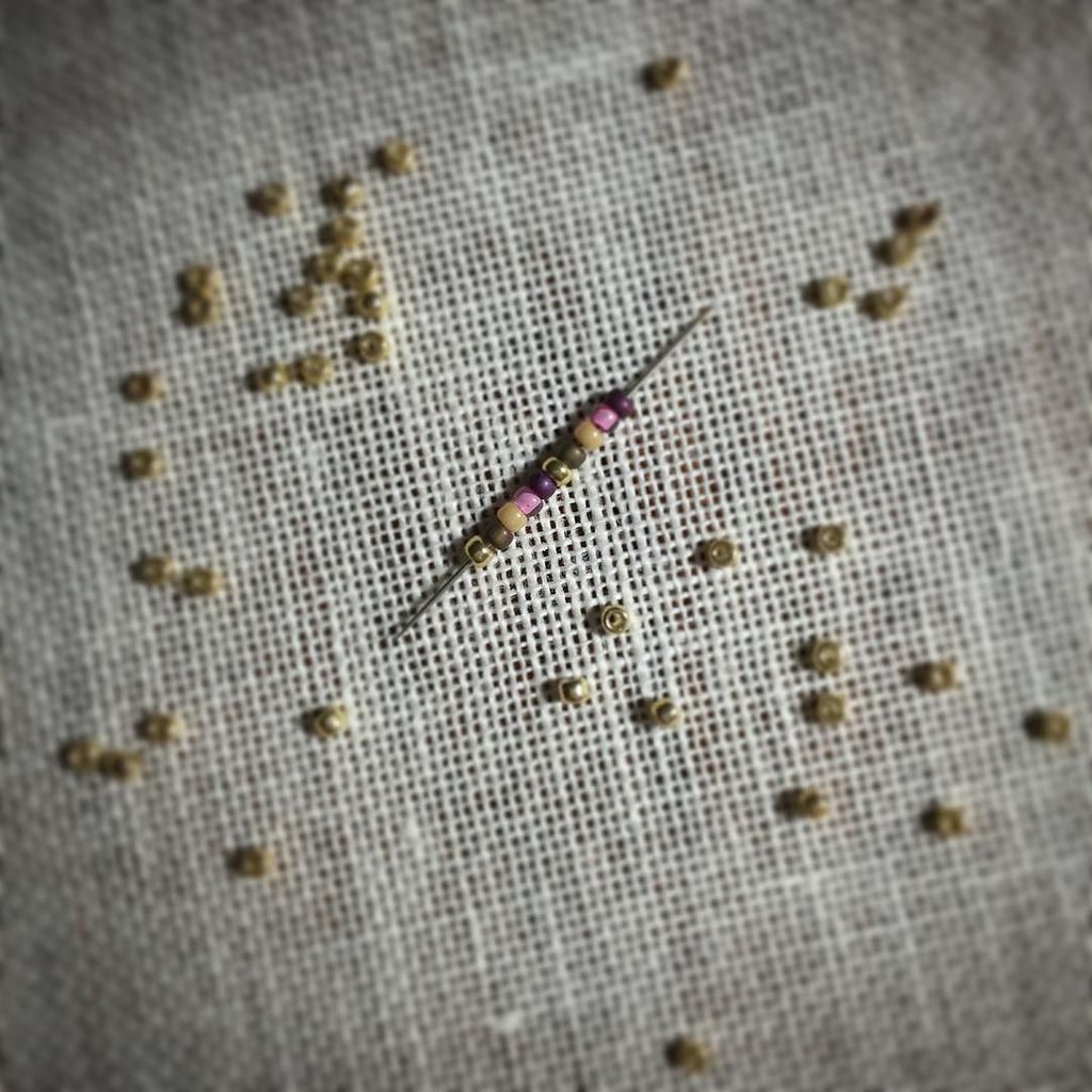 password_quilt's tweet image. ah - finally the golden #beads arrived and i  can finish my #celticspring || #crossstitch #celticladies