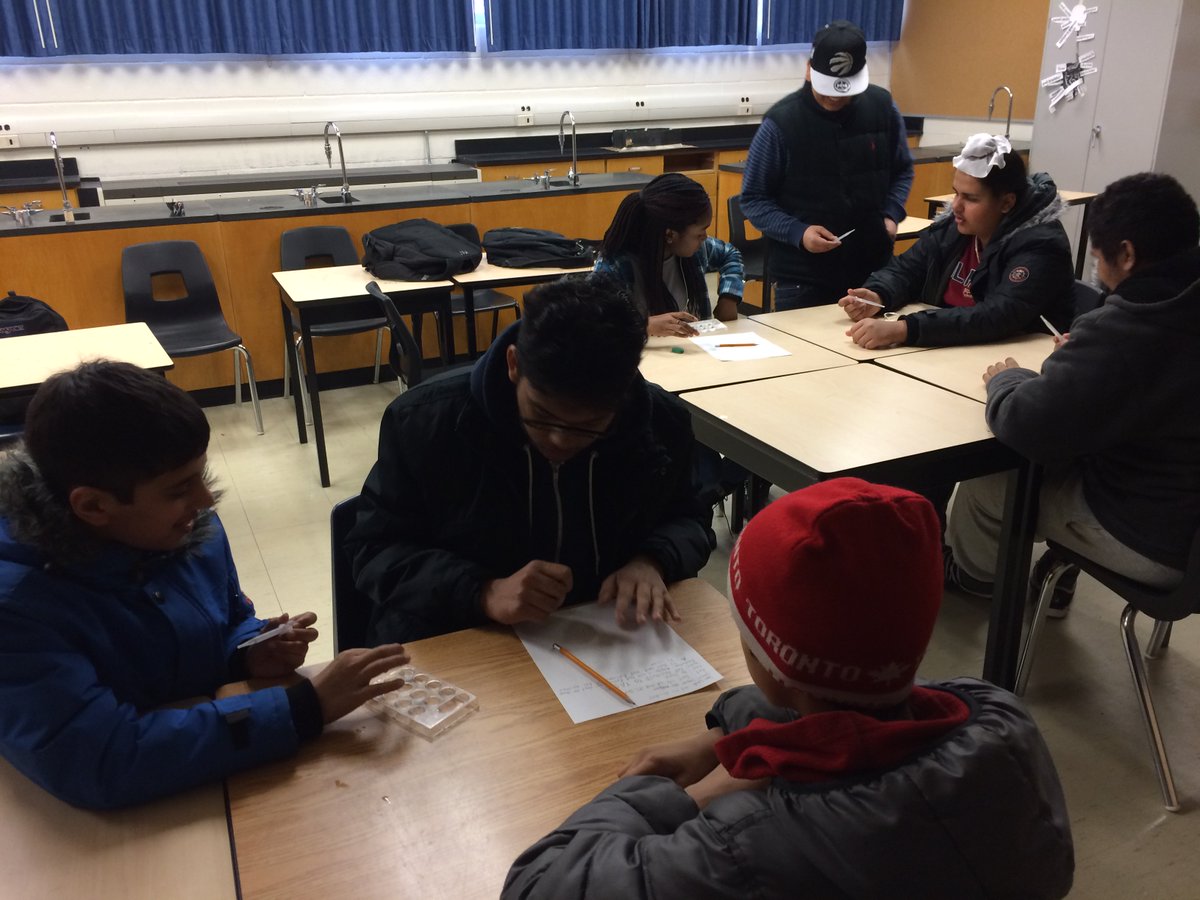 Miss_DTran's tweet image. VOC1 Ss @LincolnAlexSS exploring chemical properties in safe &amp;amp; well-supervised learning environment #learningisdoing