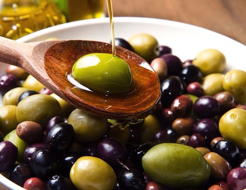 NostalgiaGreek's tweet photo. In addition to their heart healthy fat, olives are a good source of iron and vitamin E #olives #greek #funfactfriday https://t.co/5caoxPsNer