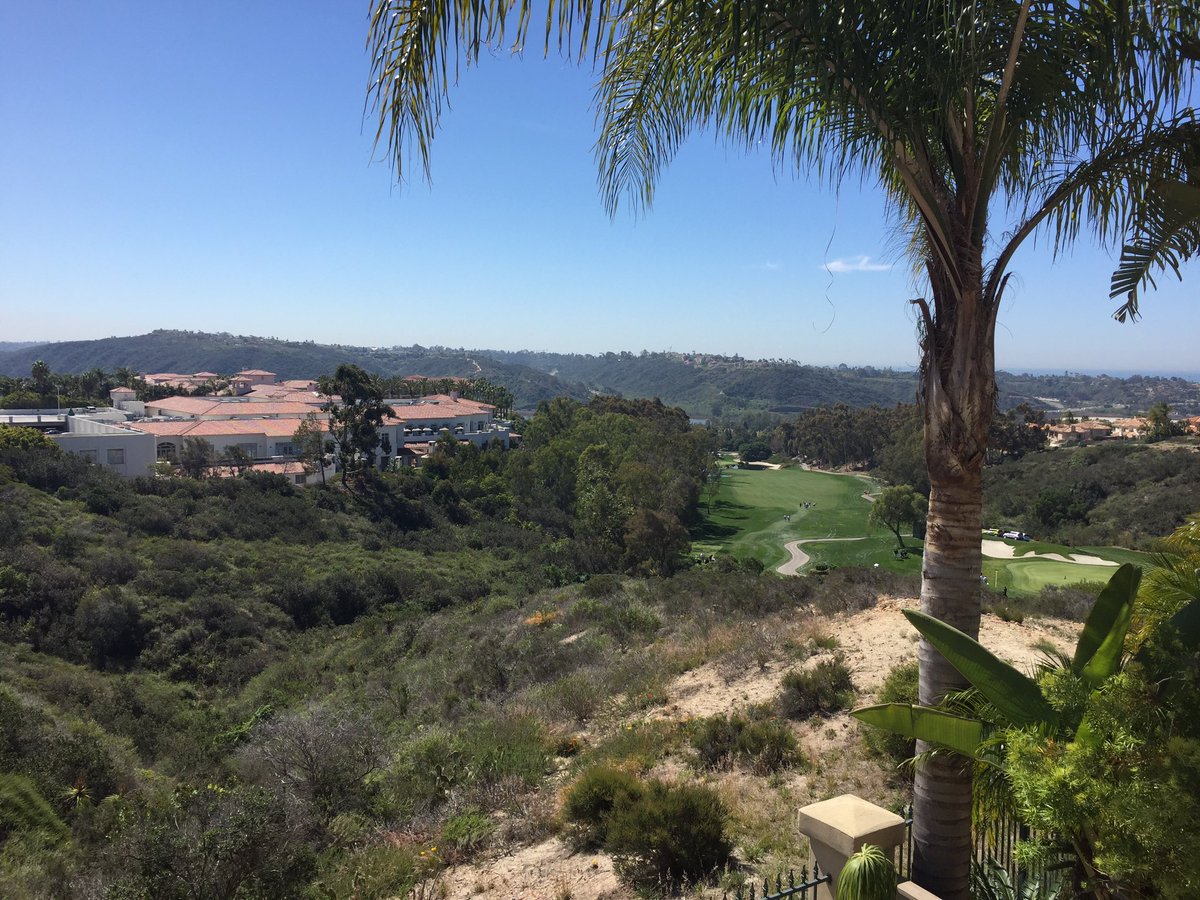 SlpxcTrack's tweet photo. Good training weather here in Cali! Make sure you put in work over break! #springbreak2016 #SLPTF https://t.co/VhxPvgGEDb