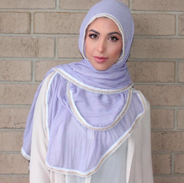 @hijabsbyhanan wearing our Lilac Pearl &amp; Chain 
Shop now at thehijabvault.com