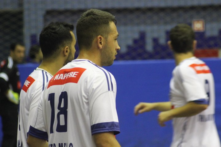 victormello18_'s tweet photo. E ontem vencemos a Intelli por 4 a 2 na estreia pela @lpfoficial !! VALEU AABB!!! #VM18 #ExpressSports https://t.co/0KvsF48NaP