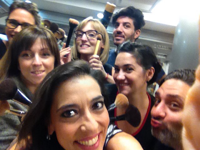 roxyvazquez's tweet photo. @luchocas28 @makeupfio @paudalvarez @georgetowersok @cucaline @MarinaLarroc última sesión de make up c estos genios! https://t.co/XVs3DFwTQZ