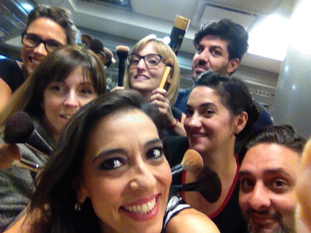 roxyvazquez's tweet photo. @luchocas28 @makeupfio @paudalvarez @georgetowersok @cucaline @MarinaLarroc última sesión de make up c estos genios! https://t.co/XVs3DFwTQZ