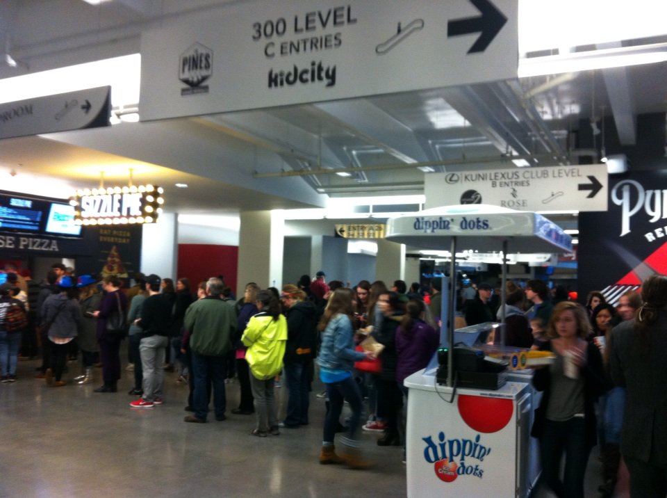 KristianOPB's tweet photo. Thousands flock to hear Bernie Sanders at the #ModaCenter #PDXBERNIE https://t.co/j3BnTksxw4