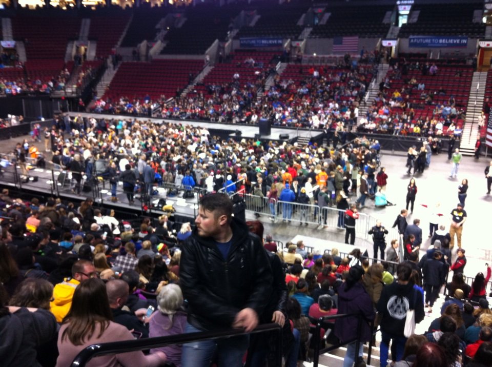 KristianOPB's tweet photo. Waiting to feel the Bern. #PDXBERNIE https://t.co/qWZnBtr4vK