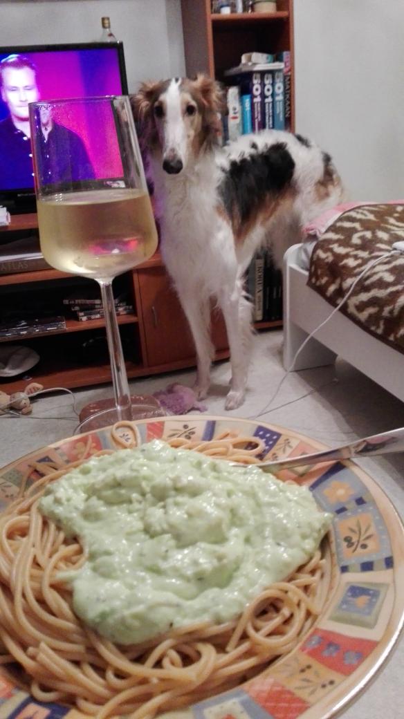 bunkaoaishite's tweet photo. #vegan #tvof #borzoi #sipsari Two of them want my food... :D https://t.co/5FoUZVvCj3