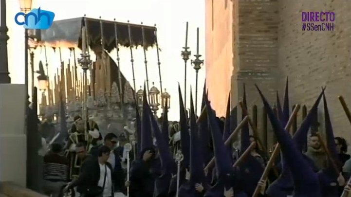 DiarioHuelva's tweet photo. Sale la Virgen de la Resignación de la Mayor de San Pedro #SemanaSantaHuelva #SSenCNH https://t.co/rprt9xUm8o