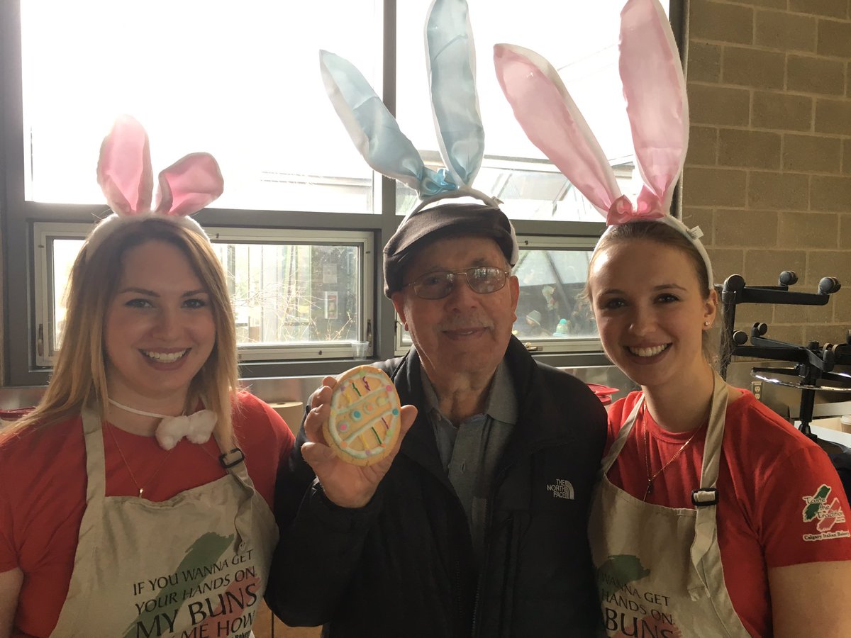 CIBL1962's tweet photo. Luigi came to visit! Excited to be down at the @calgaryzoo for the #Eggstravaganza #CIBLcookie https://t.co/S1spADHrAx