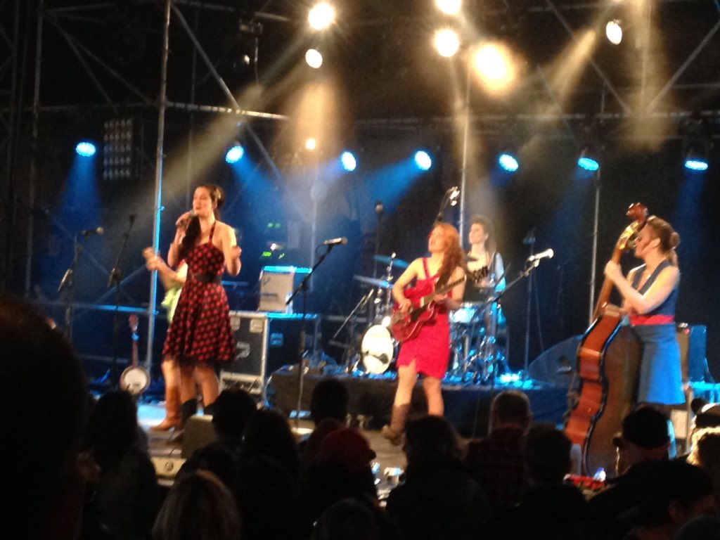 akkeraml's tweet photo. #BootlegBetty in de #Restolounge! #Rockabilly-chicks! Lekker! #Paaspop https://t.co/HGEQfGdVQ0
