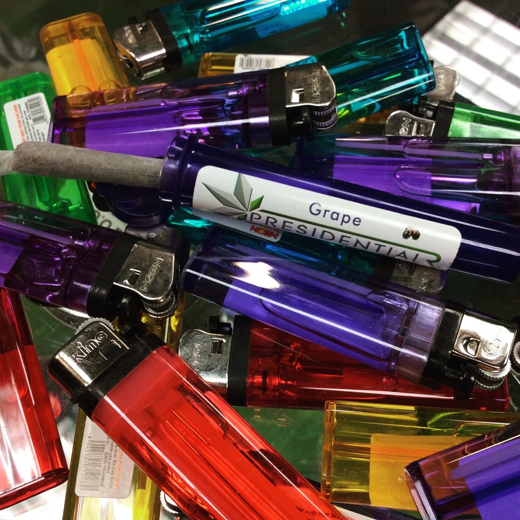 AbsoluteProp215's tweet photo. PREZIS TODAY :))))) come in and buy your favorite preroll https://t.co/MUnpYcgnNl