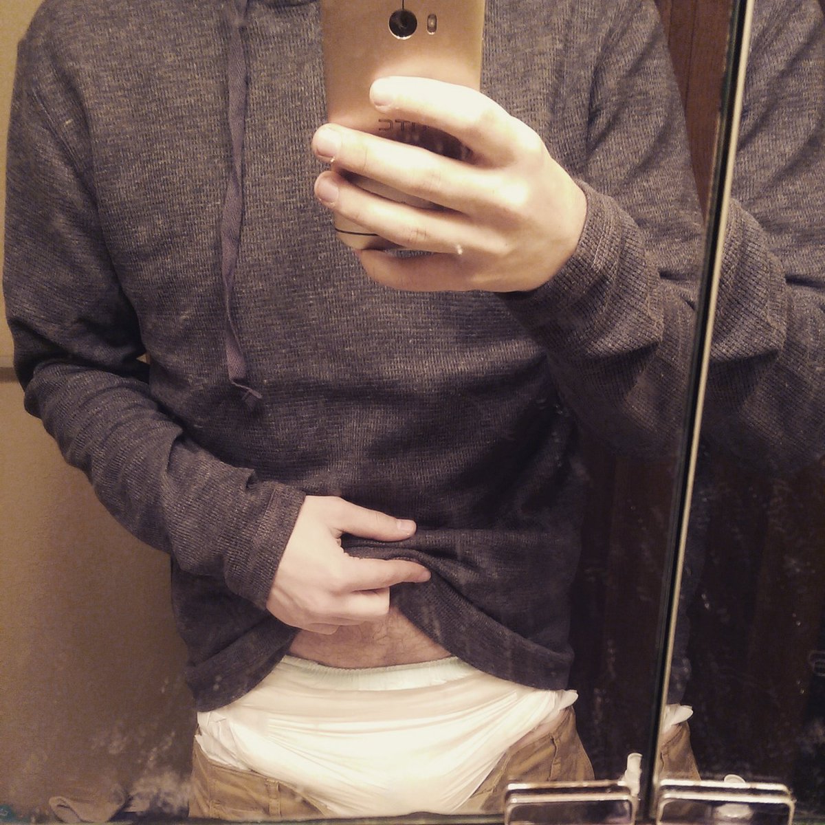 abky1212's tweet photo. Anyone want to chat? :) #abdl #diaper #diaperboy #adultbaby https://t.co/jC3vFjbV7X
