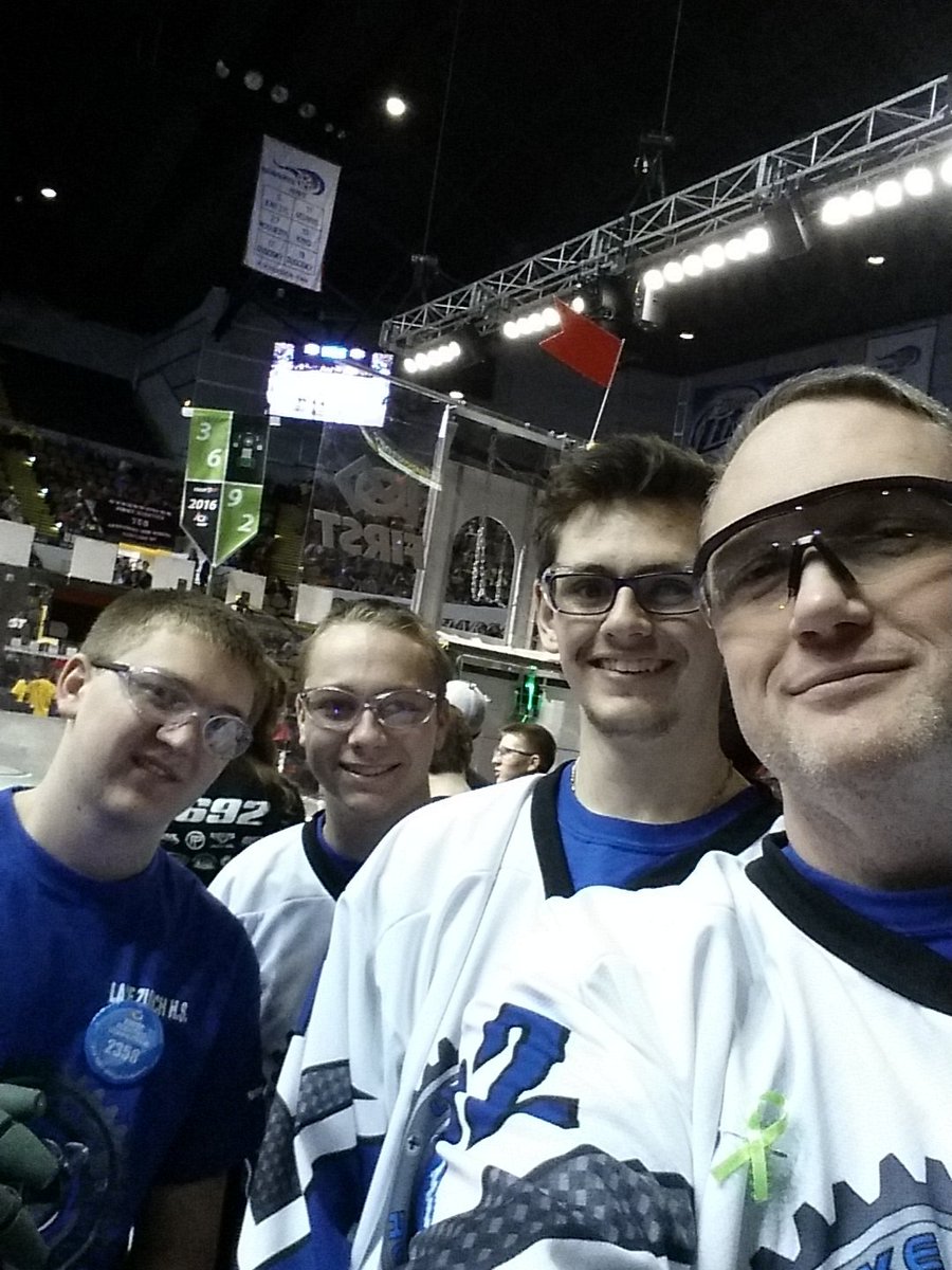 Bearbotics2358's tweet photo. Drive Team selfie! Ready for our 3rd qualifier (we were filler last one) #colliftapult #omgrobots #omgboulders https://t.co/dR4t9eBEeg