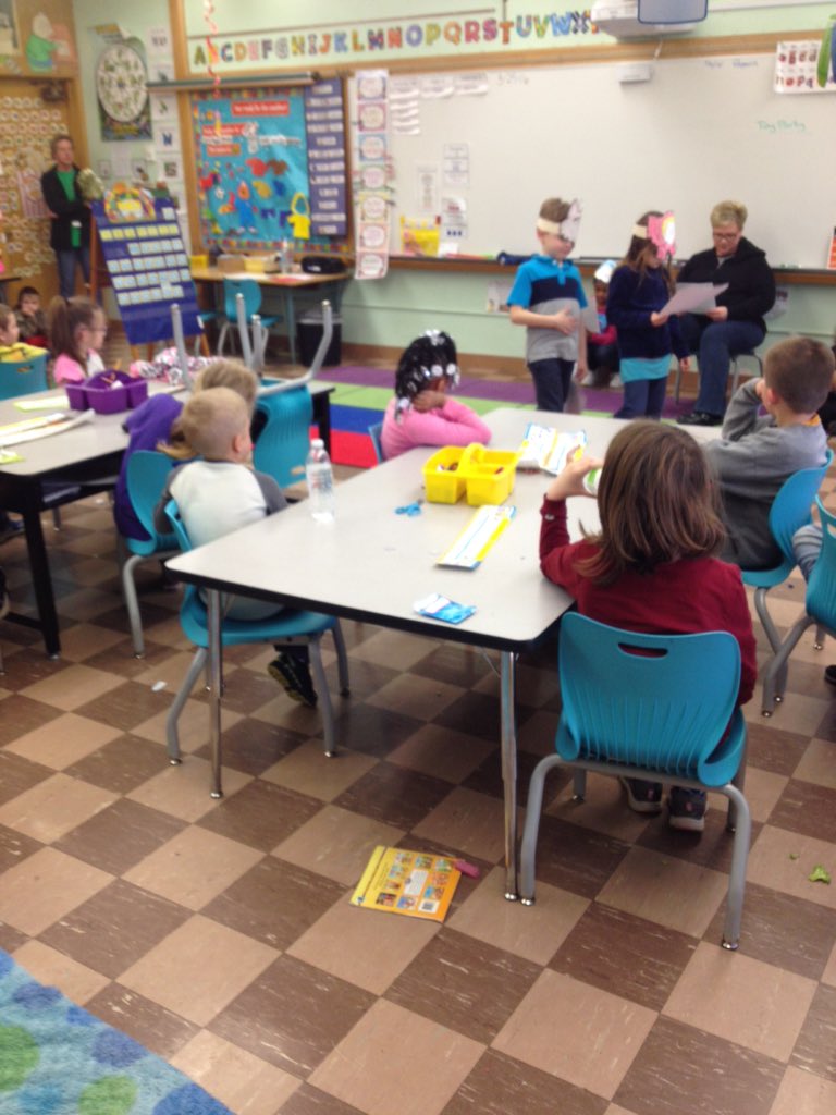 WalkersKinders's tweet photo. Listening to a great performance by 2nd grade! @wrightdmps https://t.co/yZcTNN9u6o