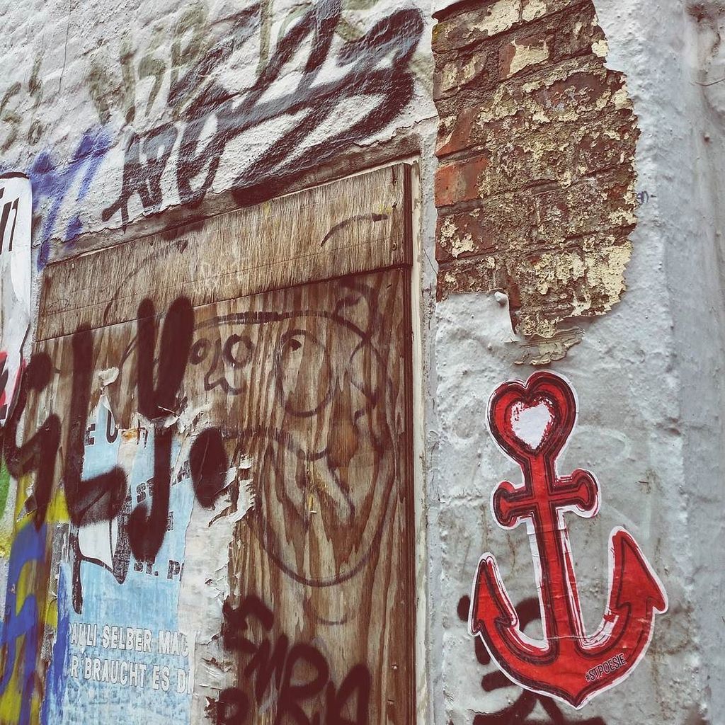 StPoesie's tweet photo. Ankerliebe 
#stpoesie #ankerliebe #streetart #streetarthamburg #schilleroper #stpauli by s… https://t.co/oUtnkNu6LM https://t.co/ZD7KFNP4OU