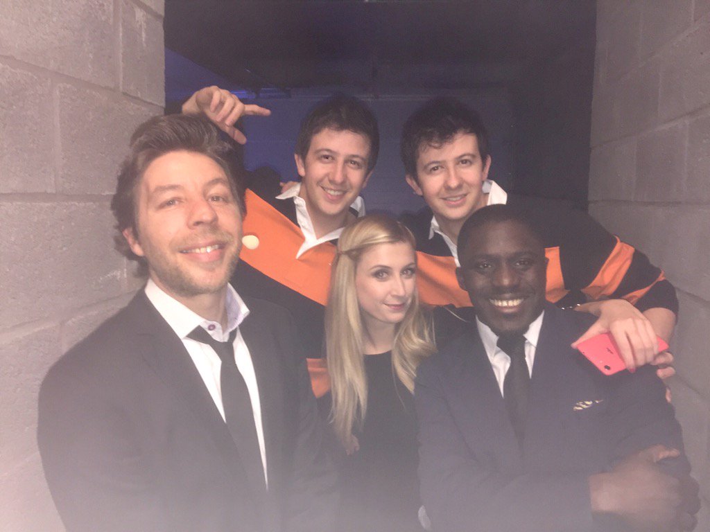 En piste ! @LauraLaune1 <a href="/Kody_standup/">Kody Kim</a> <a href="/DavidBosteli/">David Bosteli</a> #festivaldebastogne #galaouverture