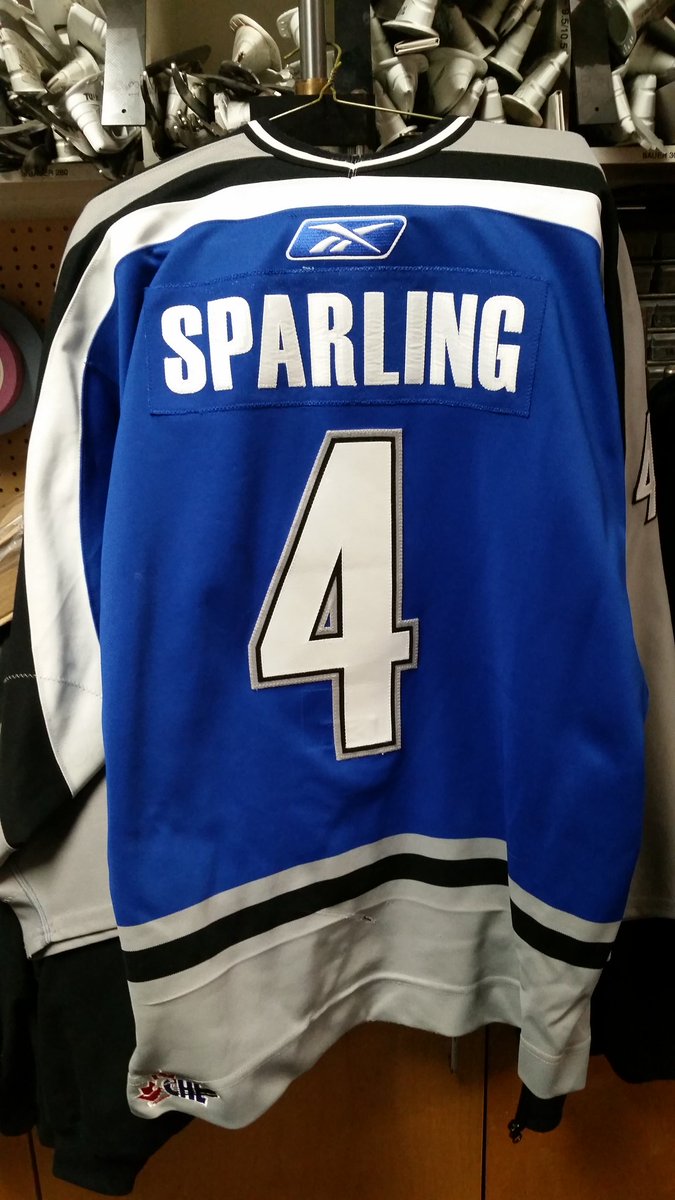 Vintage sweater in the building tonight.. great to have my old buddy <a href="/RyanSparling_4/">Ryan Sparling</a> here! #Family #OnceASeaDog