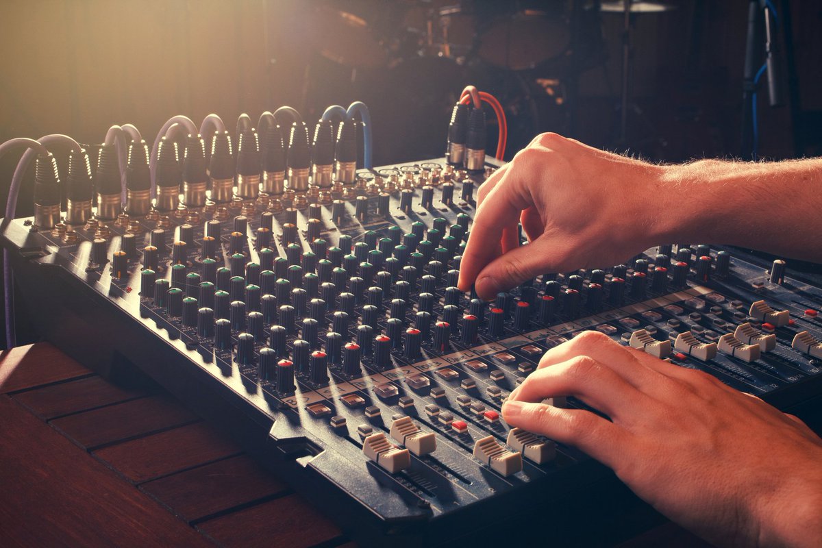 Learn the production techniques behind 14 Future House Bassline Patterns #flstudio
promusicproducers.com/14-future-hous…