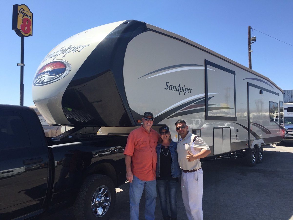 D79Martinez's tweet photo. @FUNTOWNRV
#RVDAVE
#325-315-8380
#NOTACLOUDINTHESKY
#SANDPIPER https://t.co/2FjcsEy0J6
