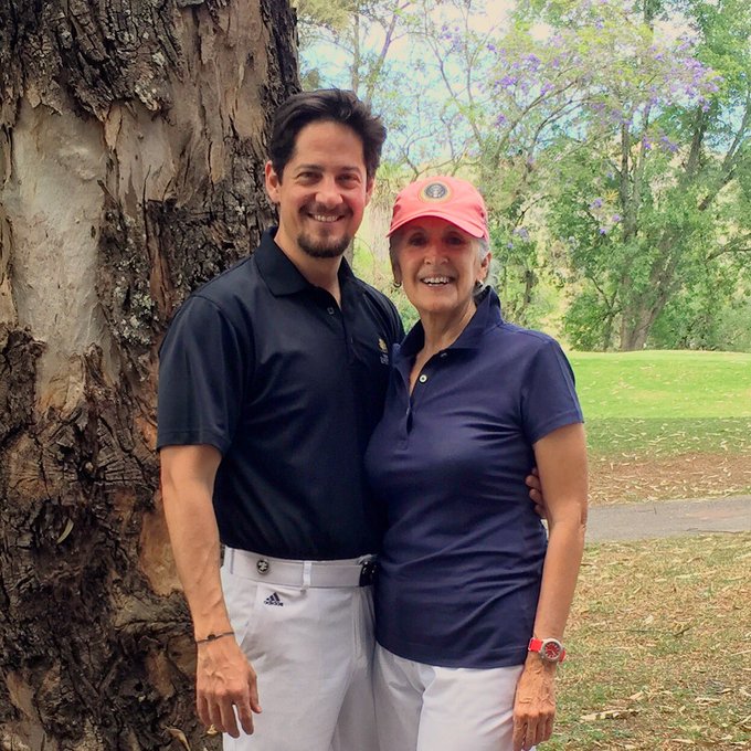 Mas vale ma&ntilde;a que fuerza. &iexcl;Mi madre me acaba de dar c&aacute;tedra en golf! https://t.co/JFsOeEKKvq<a href="/tag/electionnight"class="tags"><span>#electionnight</span></a>