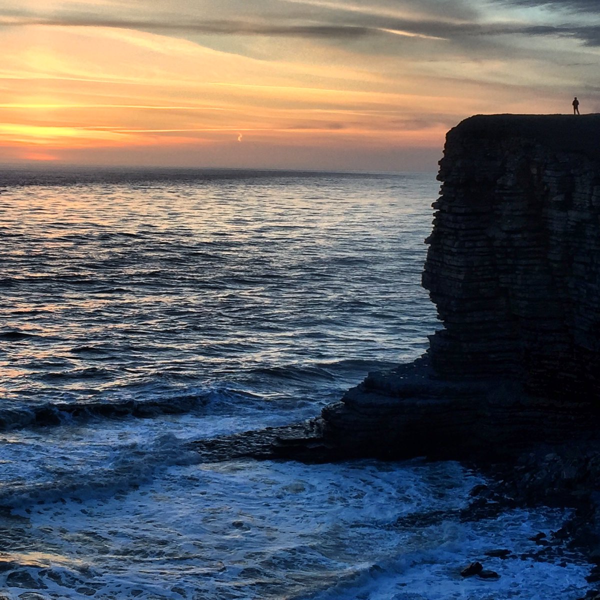 WillWalksWales's tweet photo. Walk on the Heritage Coast, pint in the Plough &amp; Harrow, sunset at Nash Point. It's good to be in the Vale. https://t.co/o8rfm7OQvN
