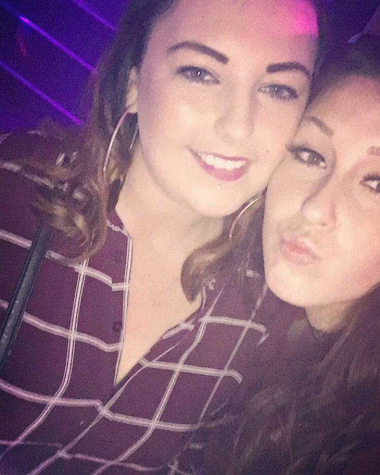 lucy_rose90's tweet photo. 👭😘 https://t.co/BHzRnlcfG7