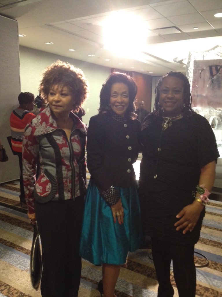 maudlynei's tweet photo. W/fellow honoree the #incomparable pioneering journalist @MerriDee1 @#ChicagoDefenderWOE2016 @hyattregency https://t.co/aUE7WZH11C