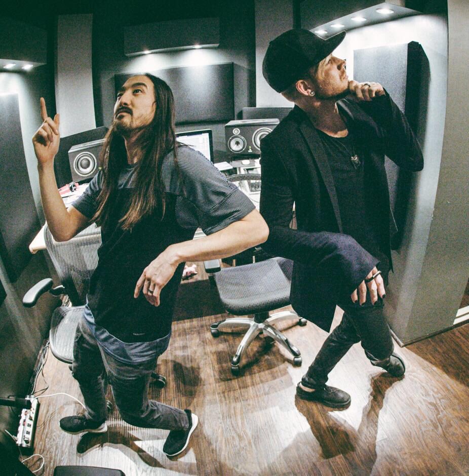 Me+ @adamlambert got major feels so we did this pose for #CantGoHome w/ @felixjaehn out now! smarturl.it/CantGoHome https://t.co/VvNCPGILwm